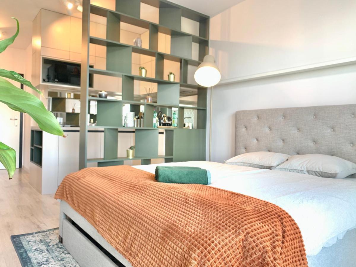 Luxury, Bright Studio With Parking And Balcony In Bratislava Center Экстерьер фото