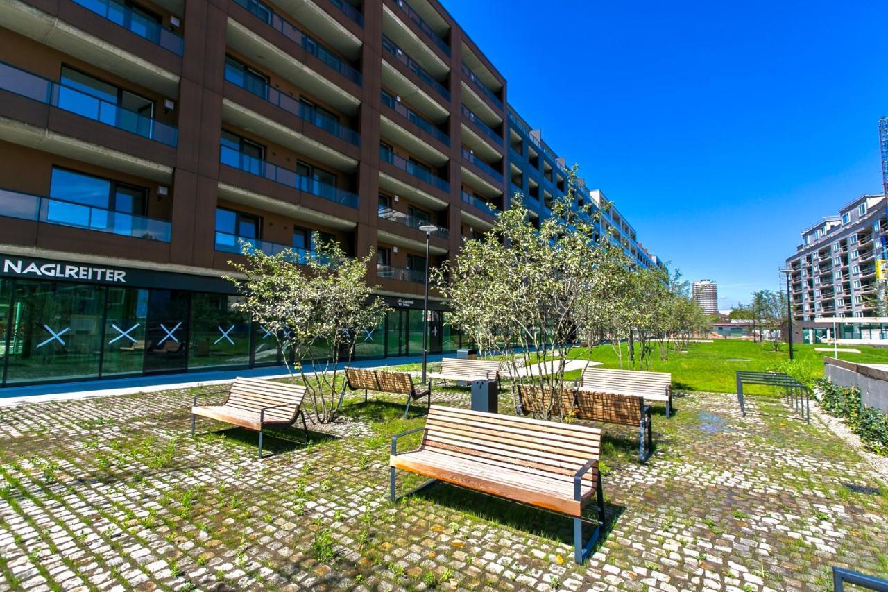 Luxury, Bright Studio With Parking And Balcony In Bratislava Center Экстерьер фото