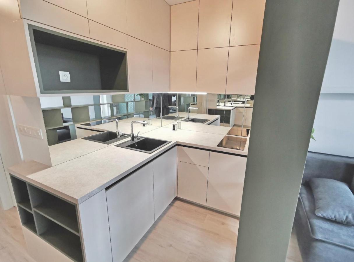 Luxury, Bright Studio With Parking And Balcony In Bratislava Center Экстерьер фото