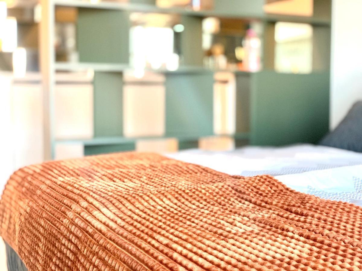 Luxury, Bright Studio With Parking And Balcony In Bratislava Center Экстерьер фото